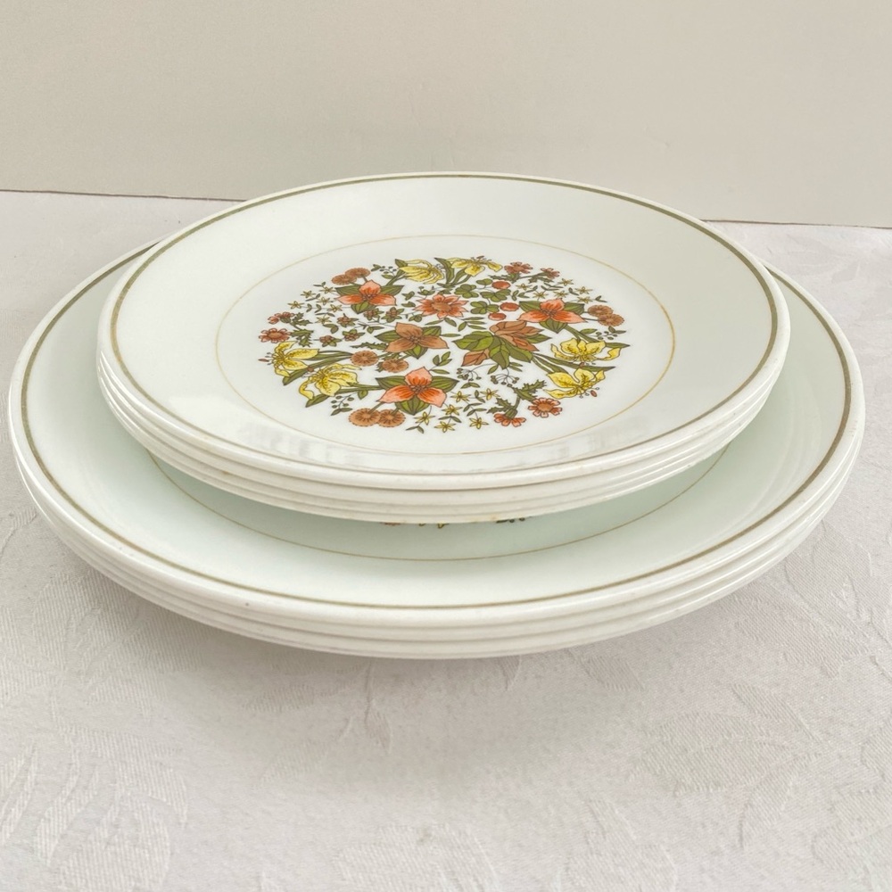 Corelle Indian Summer 8 pc - 4 Dinner 4 Lunch Plates
Vintage